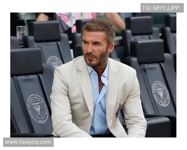 足球西装球星风采展示：他们场上场下的完美结合与魅力演绎