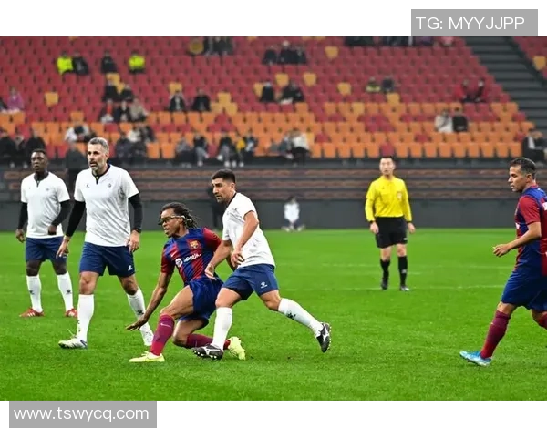 退役足球球星重聚赛场再度竞技 展现传奇风采与时代辉煌